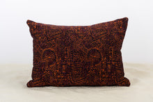 Load image into Gallery viewer, Vintage look woven pillow
