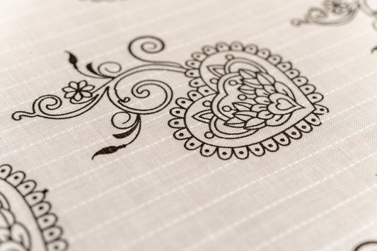 White hand press table cloth