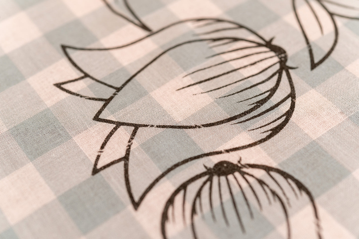 Tulip design table cloth