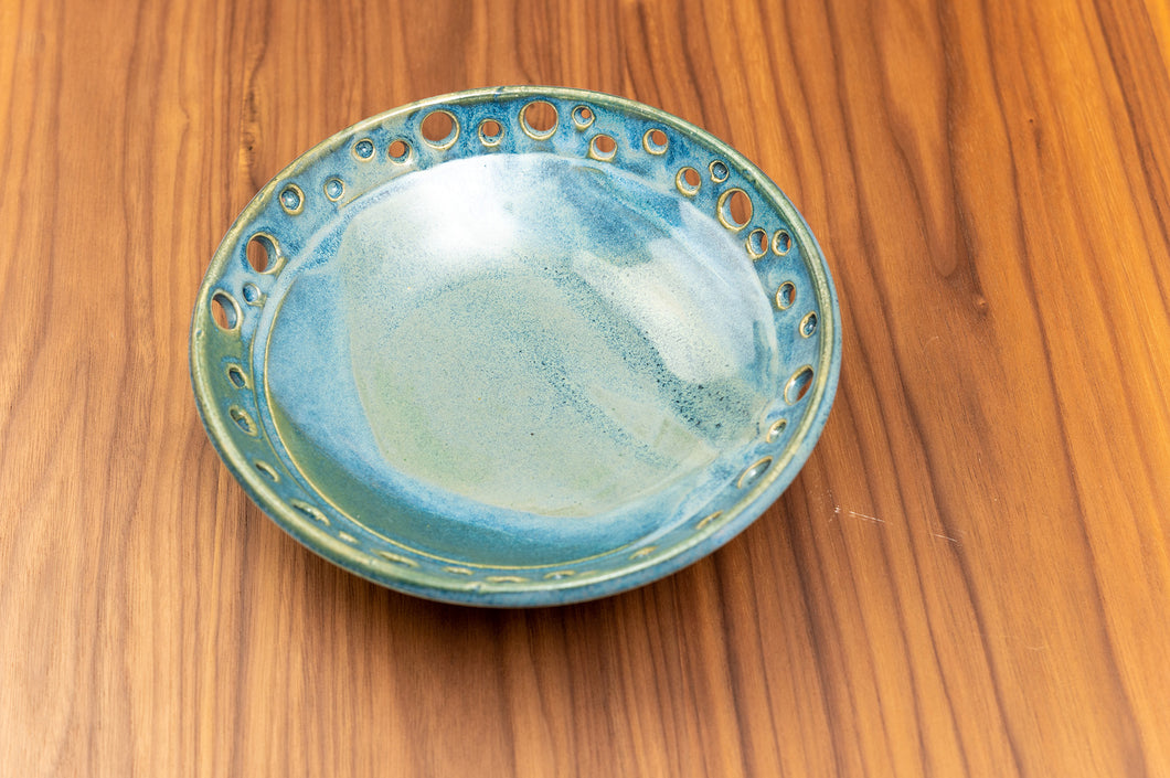 Decorative ceramic plate