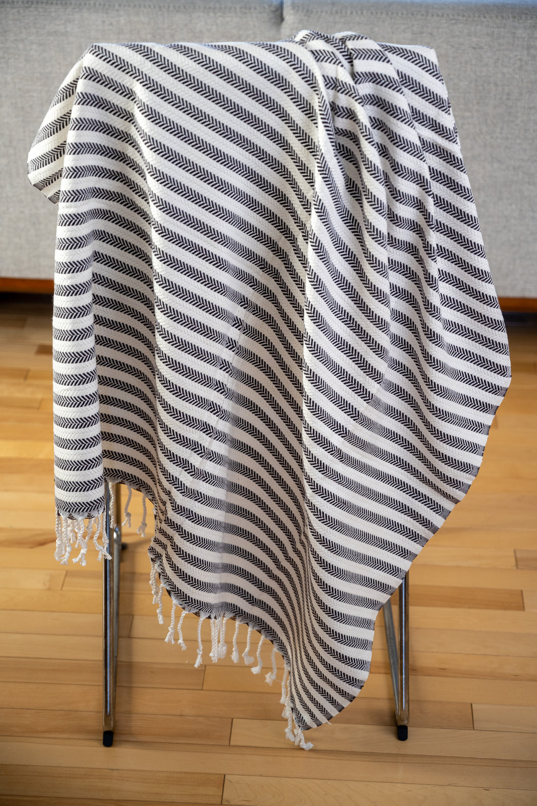 Black and White “V” Pattern Turkish Bath towel