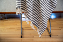 Load image into Gallery viewer, Black and White “V” Pattern Turkish Bath towel
