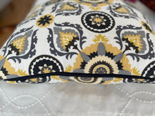Load image into Gallery viewer, Woven throw pillow
