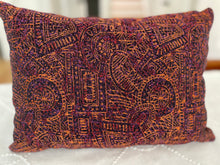 Load image into Gallery viewer, Vintage look woven pillow
