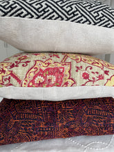 Load image into Gallery viewer, Vintage look woven pillow
