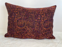 Load image into Gallery viewer, Vintage look woven pillow
